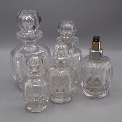 BACCARAT.

Ensemble de quatre flacons couvert...