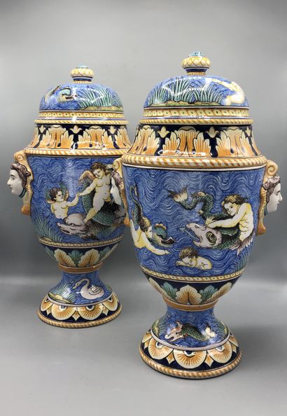 MONTAGNON - Nevers

Deux grands pots couverts...