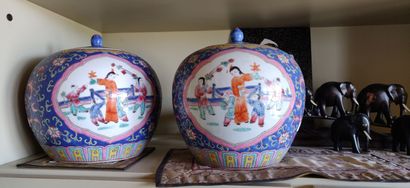 Paire de potiches en porcelaine de Chine