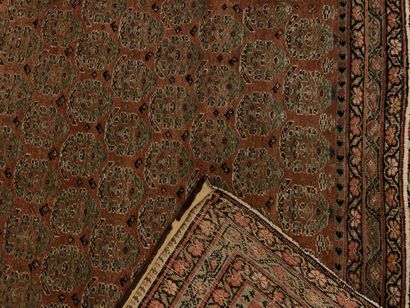 Tapis d’orient rectangulaire à décor de boteh...
