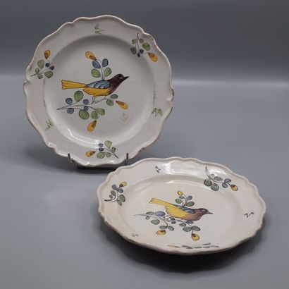 Faience de Nevers 

Deux assiettes à décor...