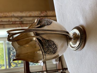 Saucière casque en argent doublé avec sa...