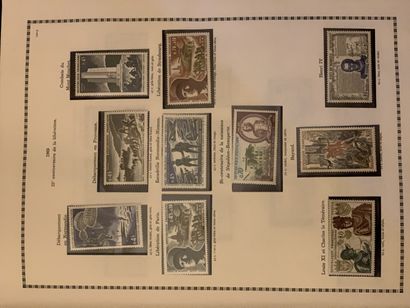 Un lot d'albums de timbres divers