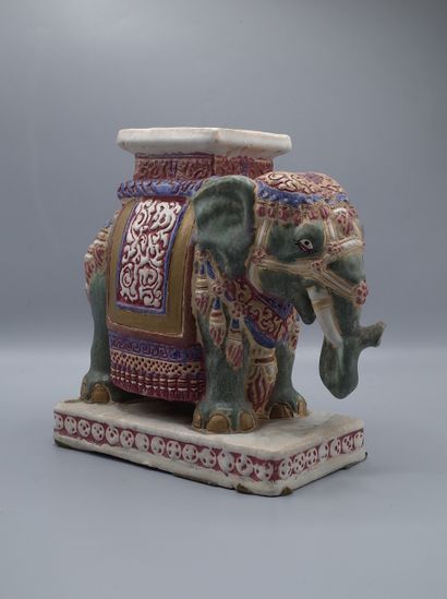 Elephant en céramique polychrome vernissée...