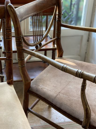 Suite de cinq chaises et deux fauteuils en...