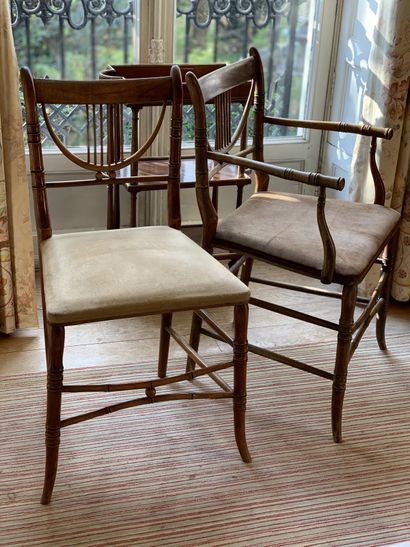 Suite de cinq chaises et deux fauteuils en...