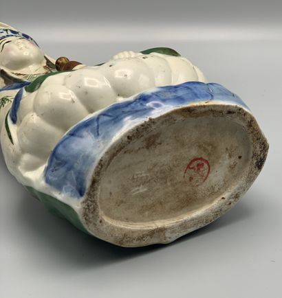 Statuette en porcelaine de Chine représentant...