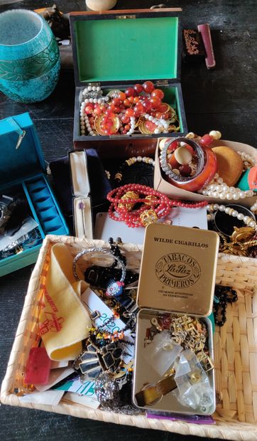 Lot de bijoux fantaisie