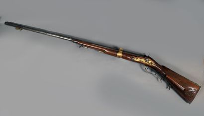 Fusil de chasse à silex transformé à percussion....