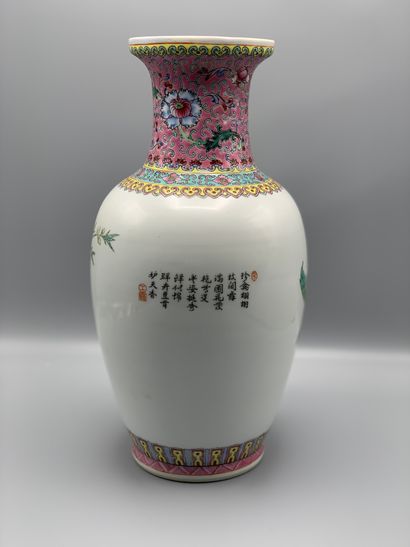 Grand vase en porcelaine de Chine à décor...