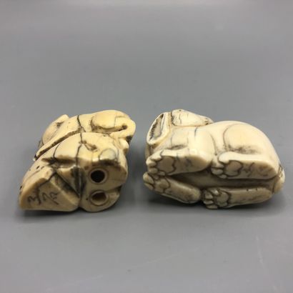 2 netsuke en ivoire sculpté représentant...