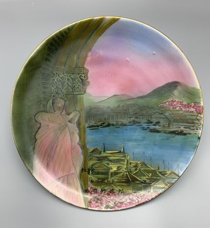 Grand plat en porcelaine de Chine à décor...