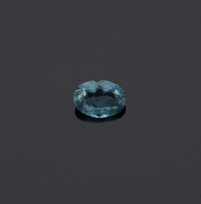 Une topaze. Poids environ 1.5 carats.