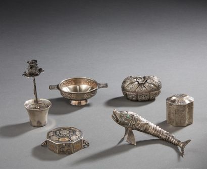 Lot de 6 objets en argent comprenant : une...
