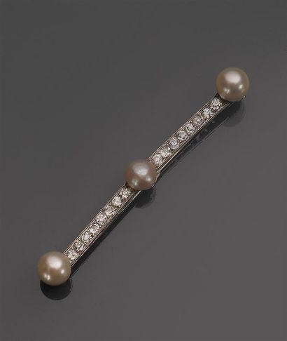 Broche barrette en platine sertie de diamants...