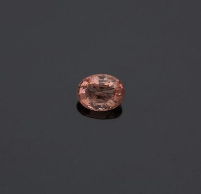 Une tourmaline. Poids environ 2.5 carats...