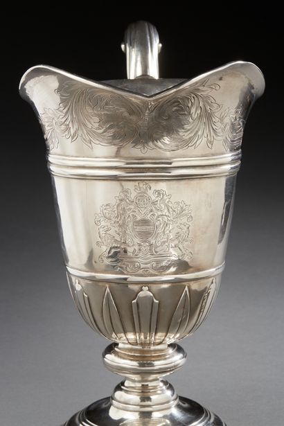 Aiguière casque en métal réargenté, d'époque...