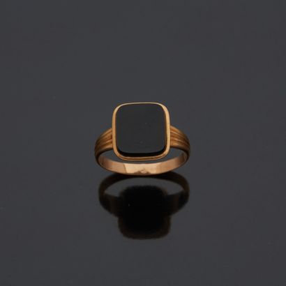 Bague chevalière en or jaune 18 k (750 millièmes)...