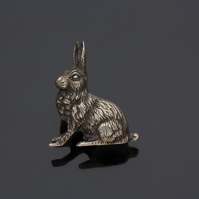 Petit lapin en argent, les oreilles dressées.

Hauteur...