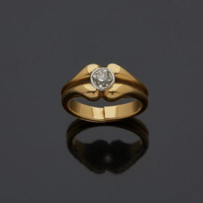 Bague en or jaune 18 k (750 millièmes) sertie...