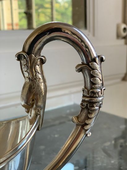 Saucière et son présentoir en métal plaqué...