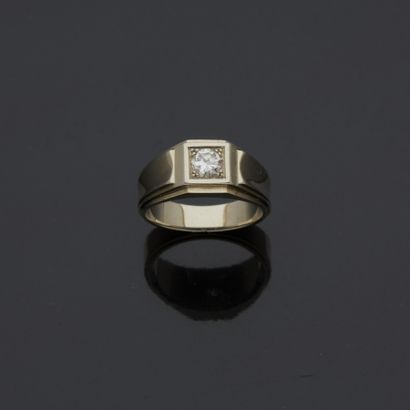 Bague en or gris 18 k (750 millièmes) sertie...