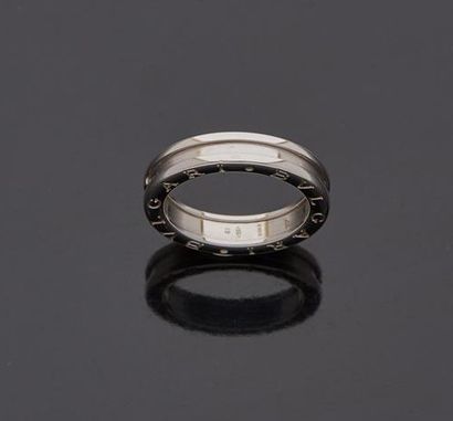 BULGARI. 

Alliance en or gris 18 k (750...
