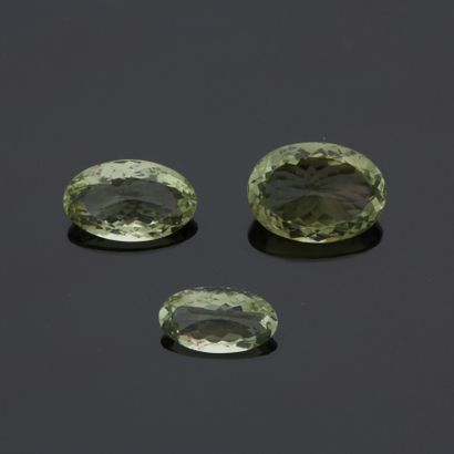 Trois quartz verts. Poids environ 100 ca...