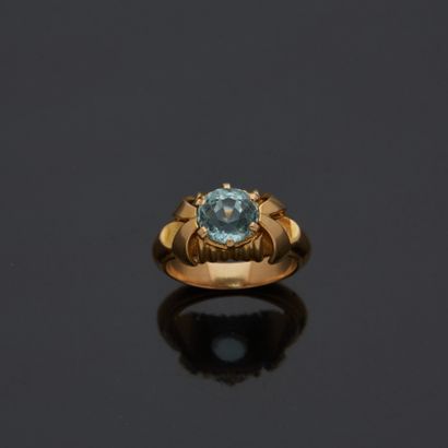 Bague en or jaune 18 k (750 millièmes) sertie...