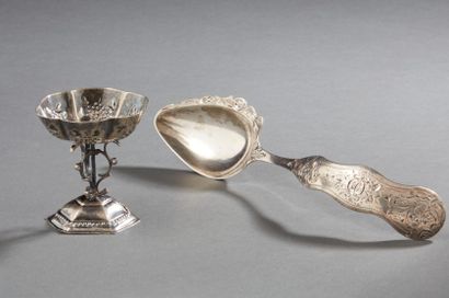 Cuillère à glace en argent gravée de fleurs...