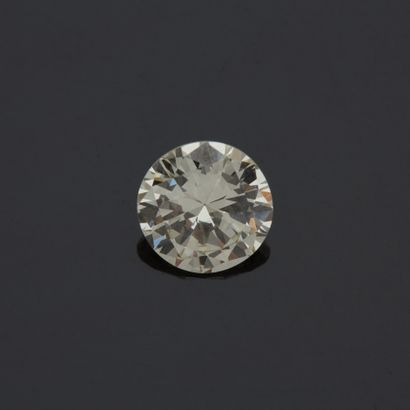 Bague en platine sertie d'un diamant pesant...