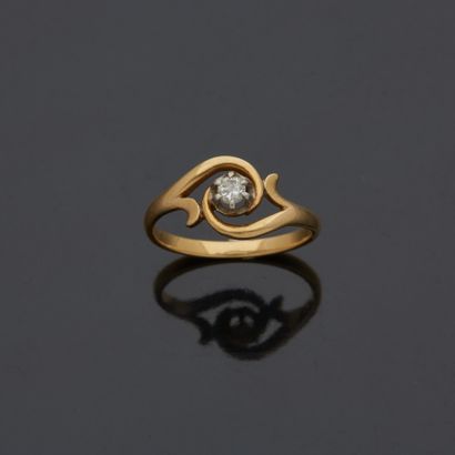 Bague en or jaune 18 k (750 millièmes) sertie...
