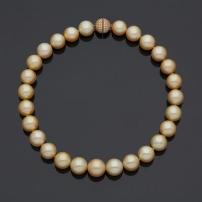 Important collier de 27 perles gold des mers...