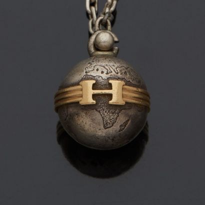 HERMES Paris

Porte-clefs «Cosmos» en argent,...
