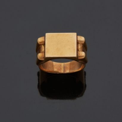Chevalière en or jaune 18 k (750 millièmes)...