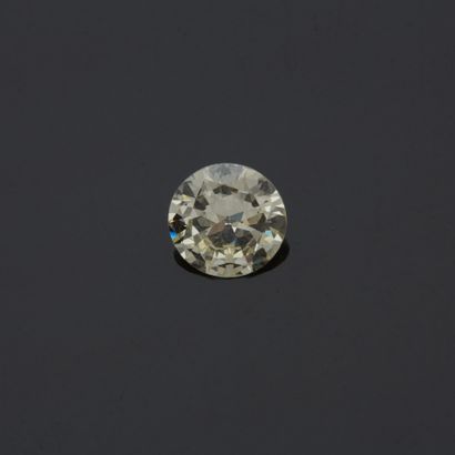 Bague en platine sertie d'un diamant pesant...
