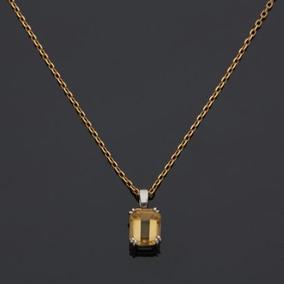 Pendentif en or gris 18 k (750 millièmes)...
