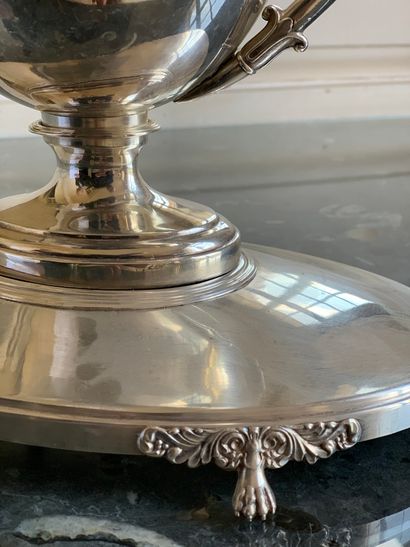 Saucière et son présentoir en métal plaqué...