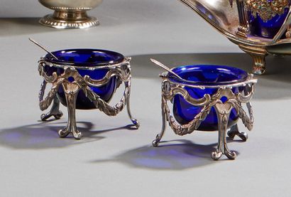Paire de salerons tripodes en argent à décor...