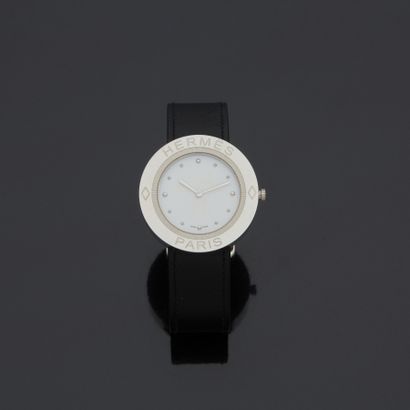 HERMES Paris

Montre bracelet modèle Passe-partout....