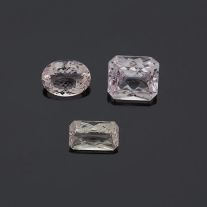 Lot comprenant - 2 kunzites et 1 morganite....