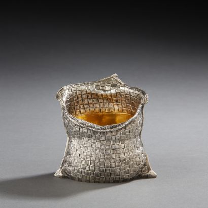 Mario BUCCELLATI

Pot en argent simulant...
