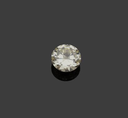 Bague en platine sertie d'un diamant pesant...