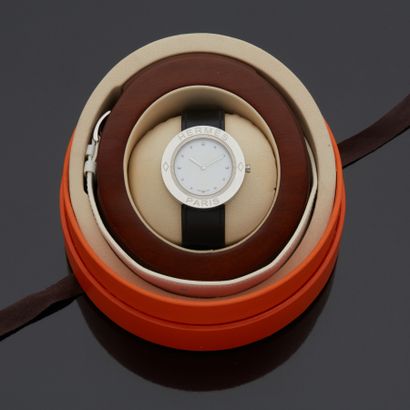 HERMES Paris

Montre bracelet modèle Passe-partout....