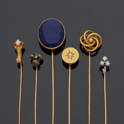 
Six épingles de cravate en or jaune 18 k...