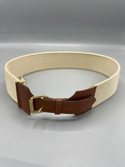 Lot of belts including :

VERSACE Jean's...