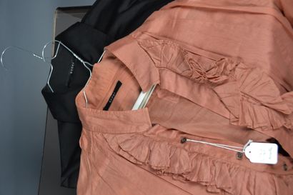 *GUCCI 

Lot of clothes including : 

- V-neck...
