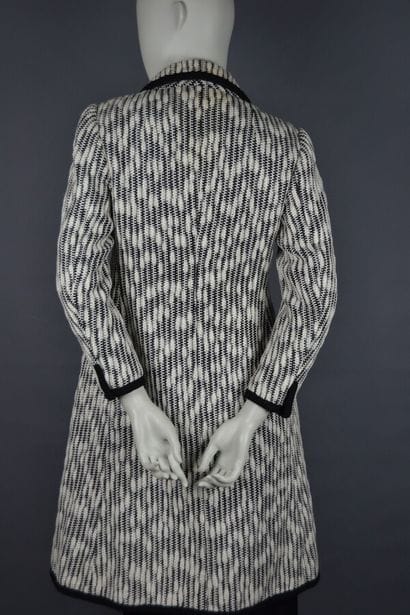 Pierre BALMAIN Haute couture

Mid-length...