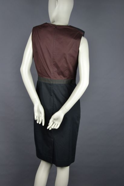 Yves SAINT LAURENT

Robe mi-longue trois...
