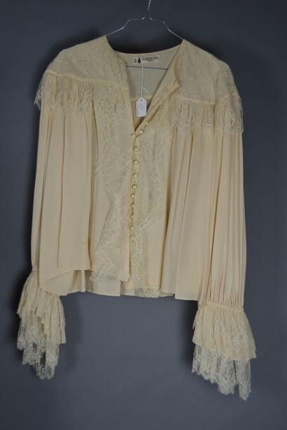 *Lot of clothes including :

VERSUS VERSACE

-...